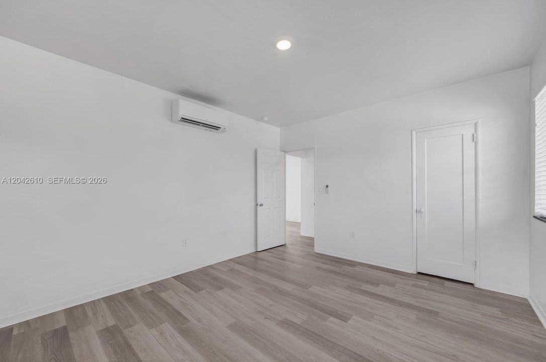 For Rent: $2,100 (1 beds, 1 baths, 4554 Square Feet)