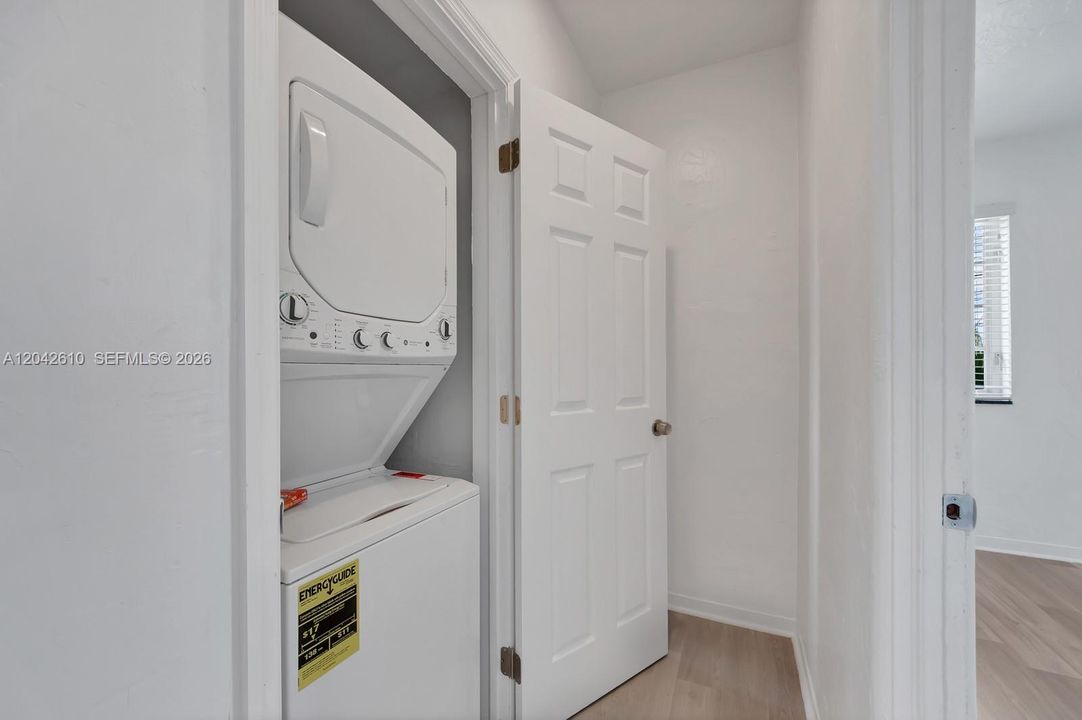 For Rent: $2,100 (1 beds, 1 baths, 4554 Square Feet)