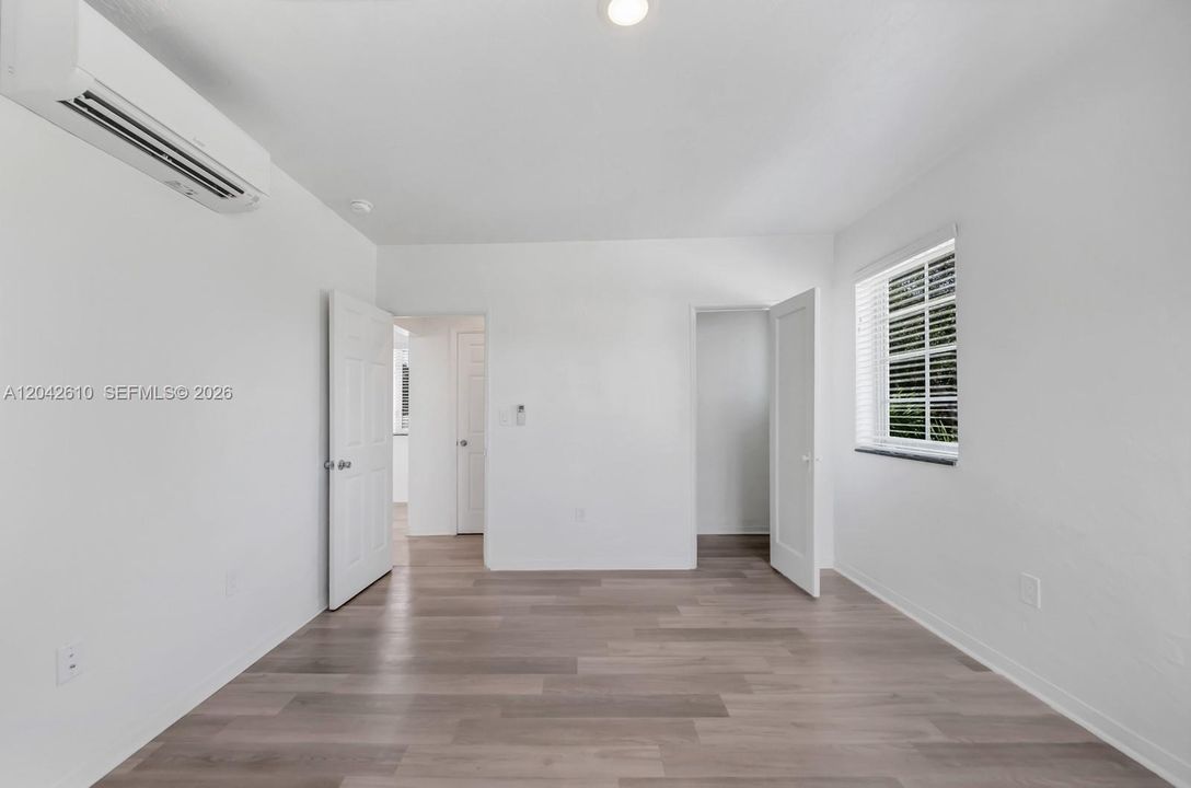 For Rent: $2,100 (1 beds, 1 baths, 4554 Square Feet)
