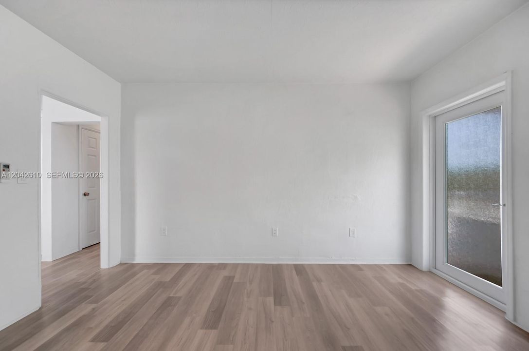For Rent: $2,100 (1 beds, 1 baths, 4554 Square Feet)