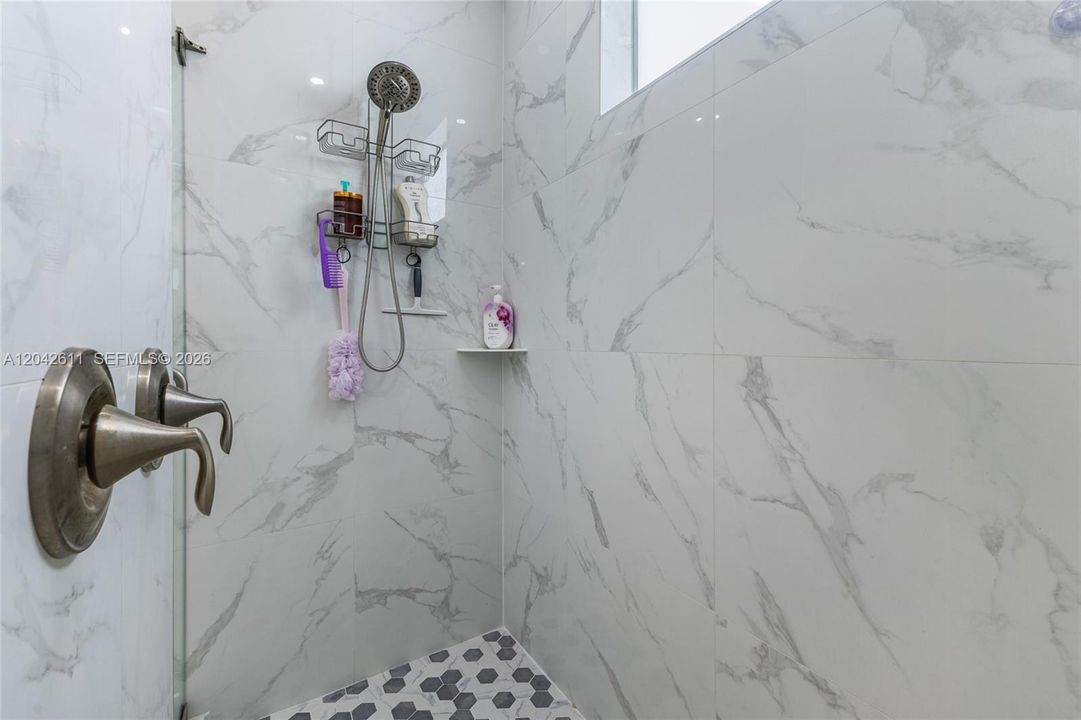 На продажу: $385,000 (3 спален, 2 ванн, 1644 Квадратных фут)