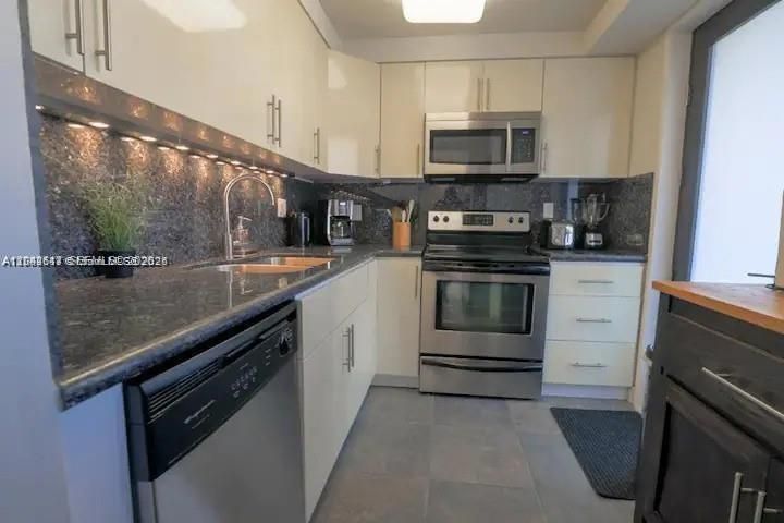 For Rent: $2,000 (1 beds, 1 baths, 0 Square Feet)