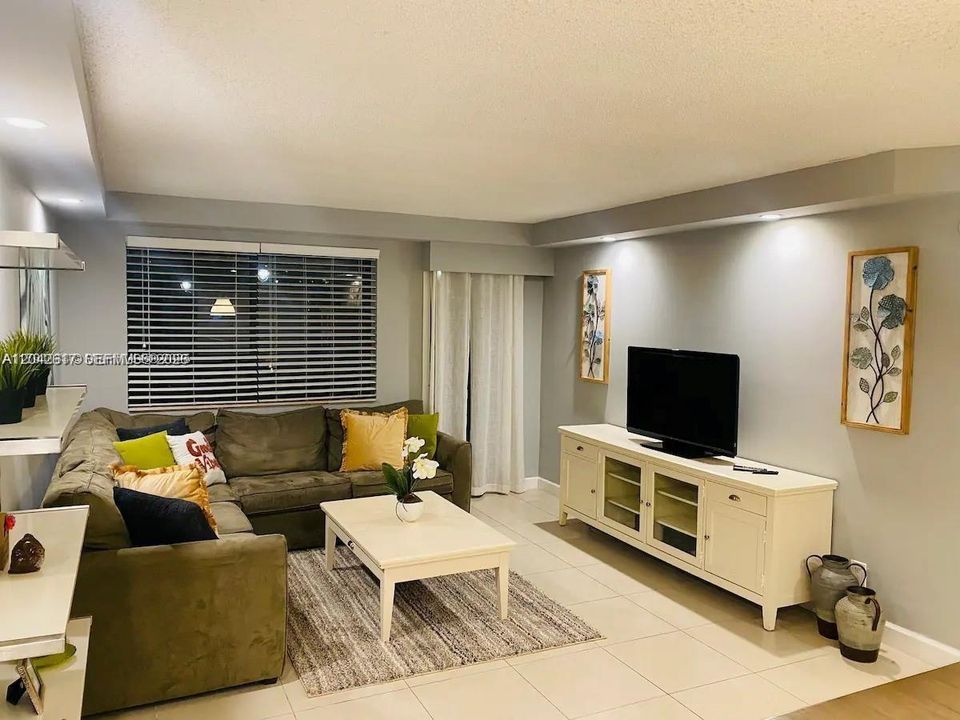 For Rent: $2,000 (1 beds, 1 baths, 0 Square Feet)