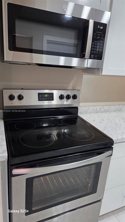 For Rent: $1,400 (1 beds, 1 baths, 850 Square Feet)