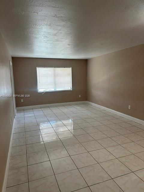 For Rent: $1,400 (1 beds, 1 baths, 850 Square Feet)
