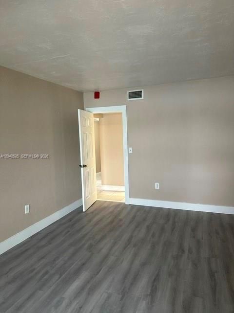 For Rent: $1,400 (1 beds, 1 baths, 850 Square Feet)