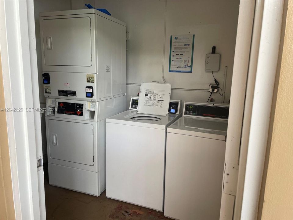 На продажу: $275,000 (2 спален, 2 ванн, 1040 Квадратных фут)