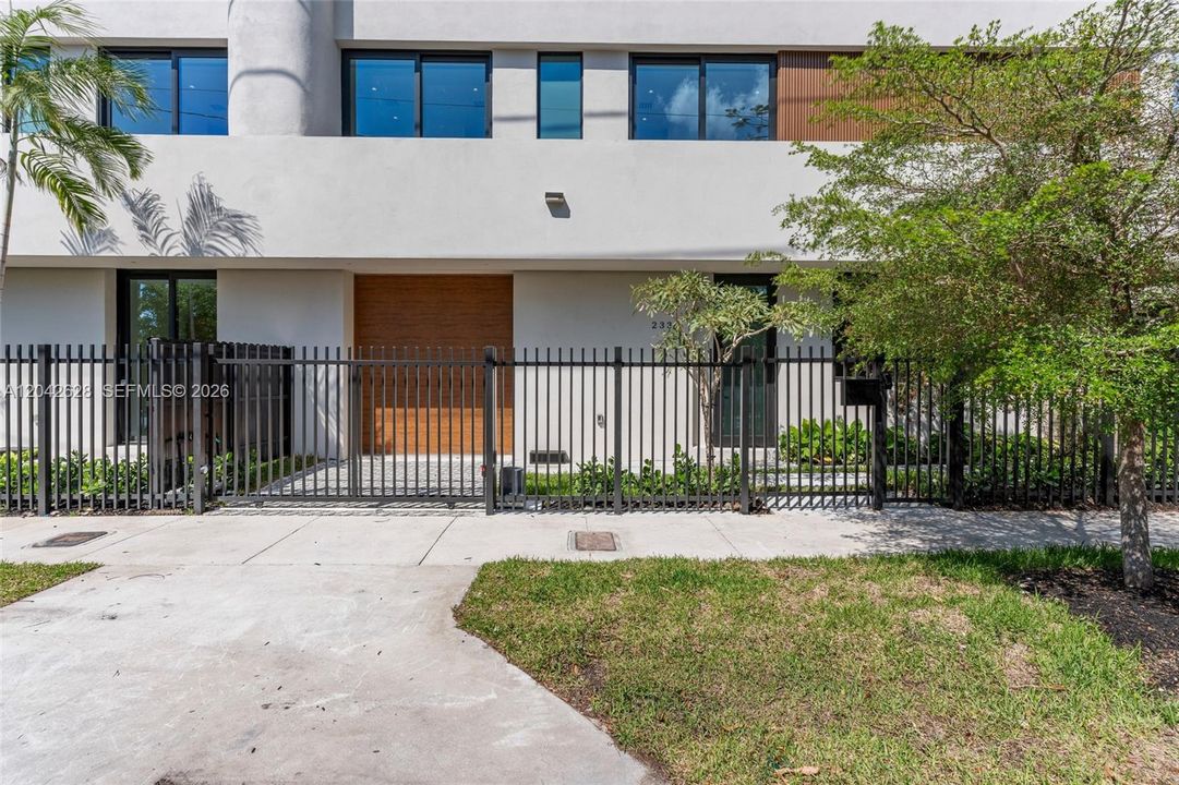 For Rent: $8,500 (3 beds, 4 baths, 2264 Square Feet)