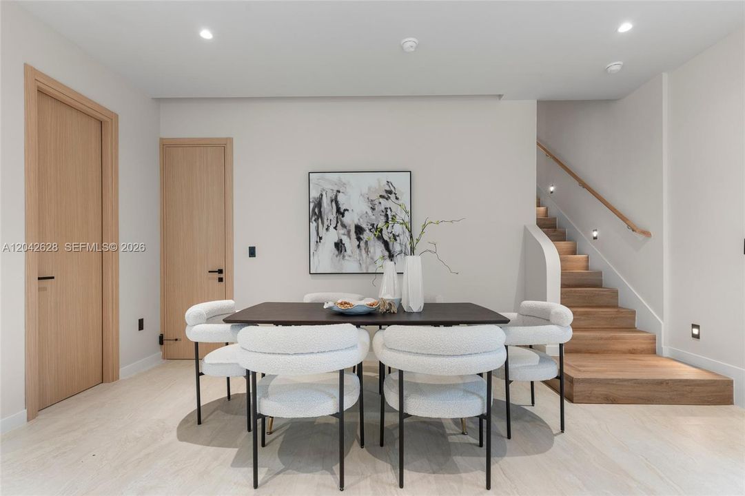 For Rent: $8,500 (3 beds, 4 baths, 2264 Square Feet)