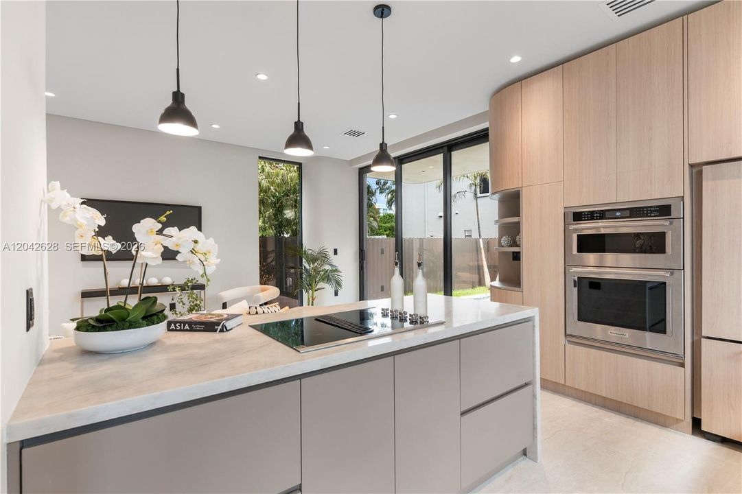 For Rent: $8,500 (3 beds, 4 baths, 2264 Square Feet)