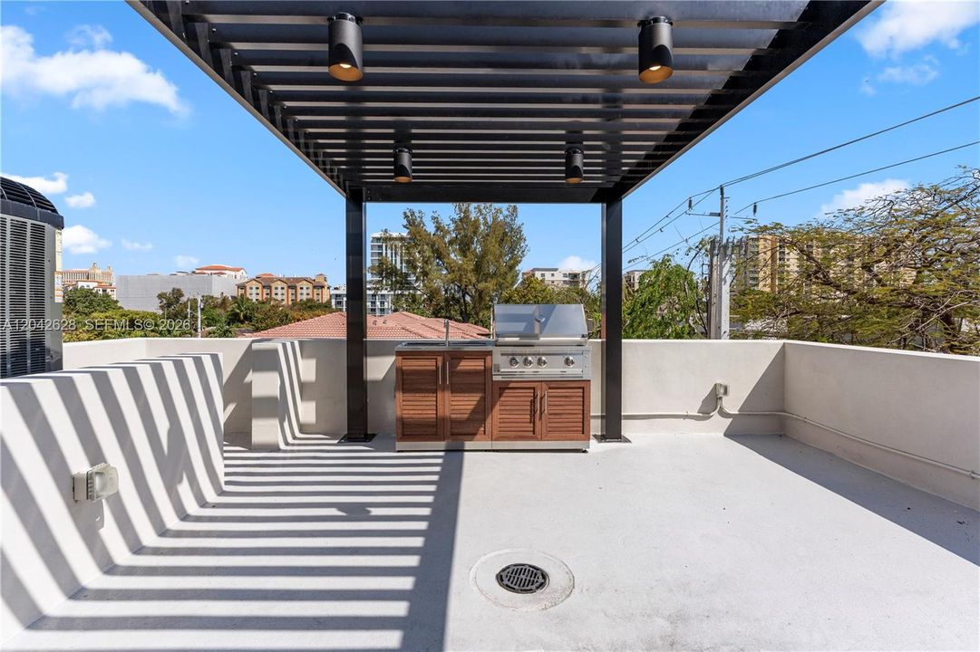 For Rent: $8,500 (3 beds, 4 baths, 2264 Square Feet)