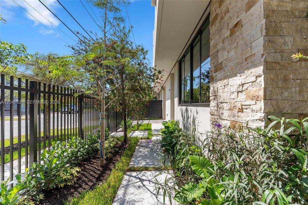 For Rent: $8,500 (3 beds, 4 baths, 2264 Square Feet)
