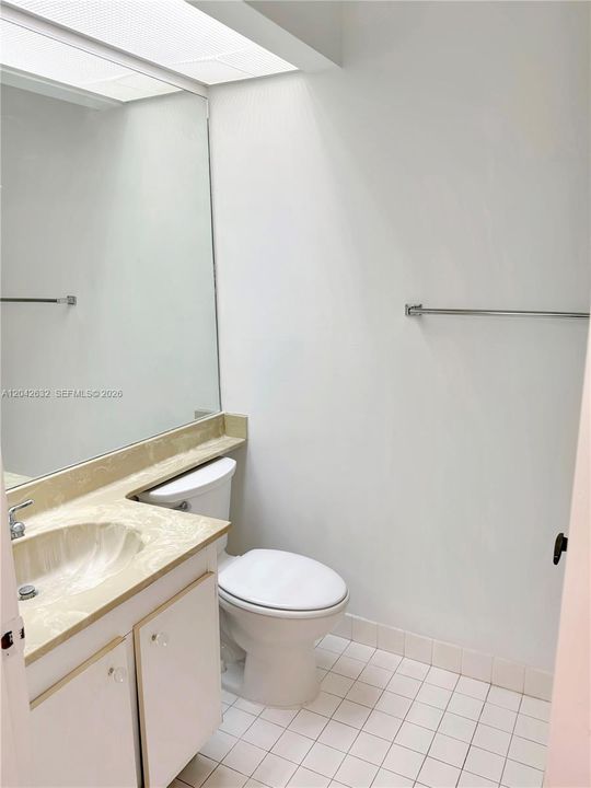 На продажу: $280,000 (2 спален, 2 ванн, 1171 Квадратных фут)