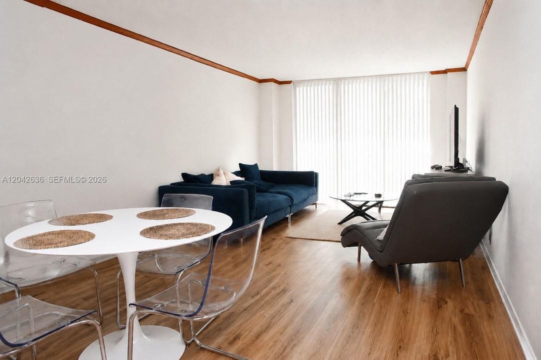 For Rent: $2,300 (1 beds, 1 baths, 1000 Square Feet)