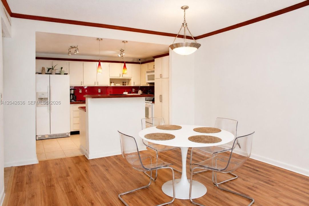 For Rent: $2,300 (1 beds, 1 baths, 1000 Square Feet)