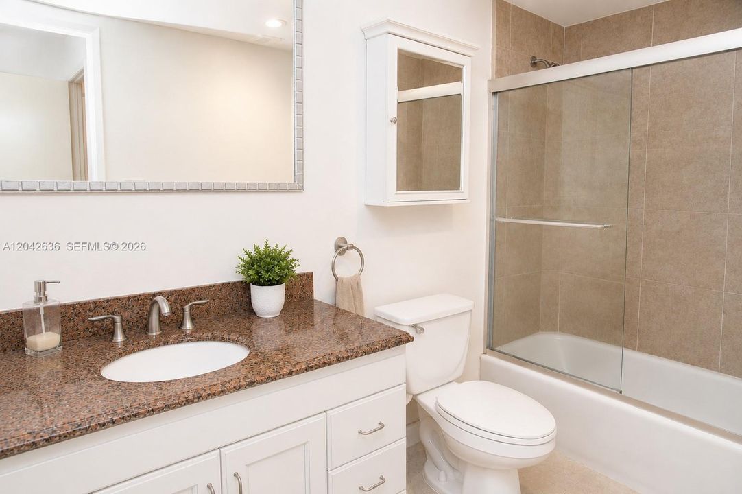 For Rent: $2,300 (1 beds, 1 baths, 1000 Square Feet)