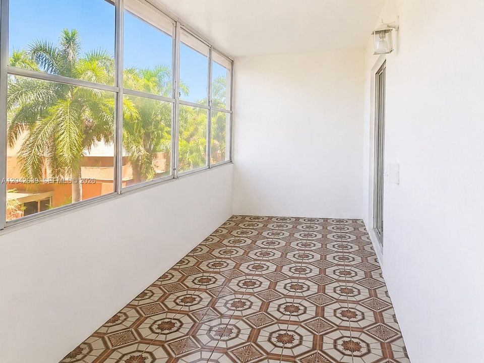В аренду: $1,500 (2 спален, 1 ванн, 836 Квадратных фут)