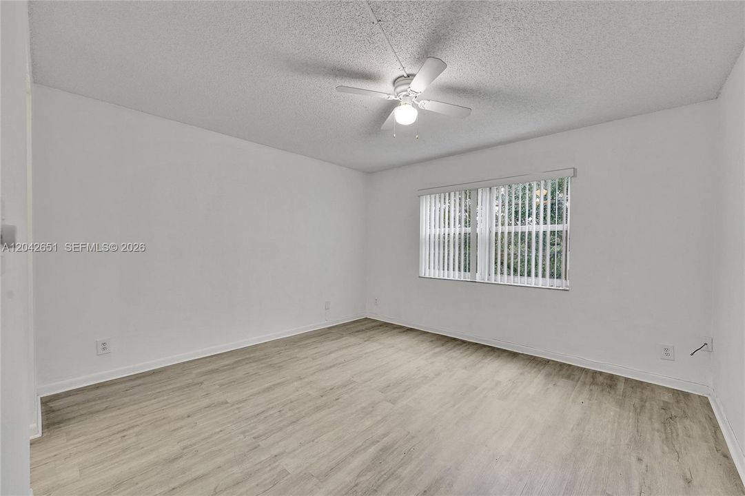 В аренду: $1,700 (2 спален, 2 ванн, 990 Квадратных фут)