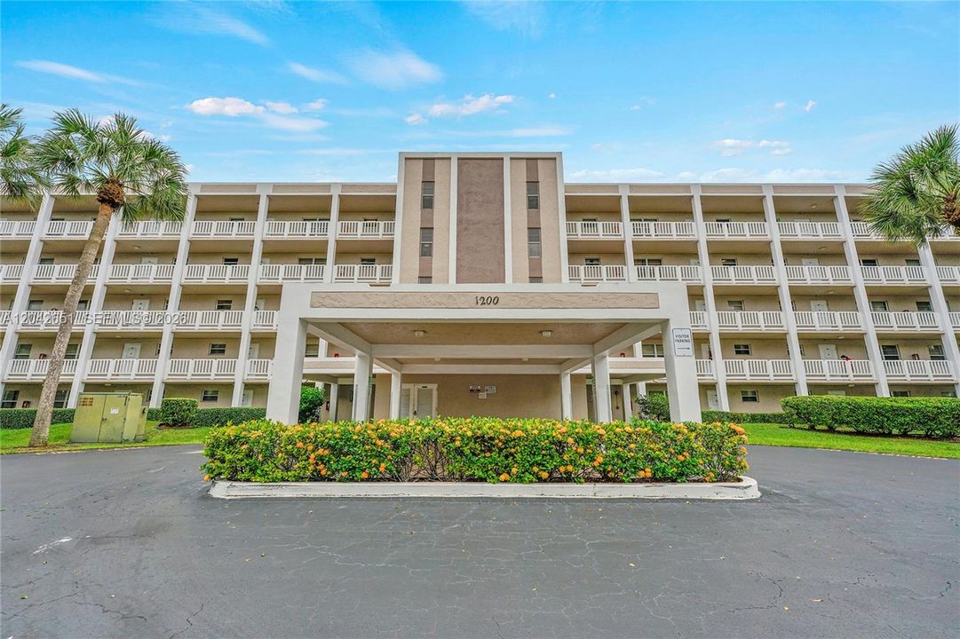 В аренду: $1,700 (2 спален, 2 ванн, 990 Квадратных фут)