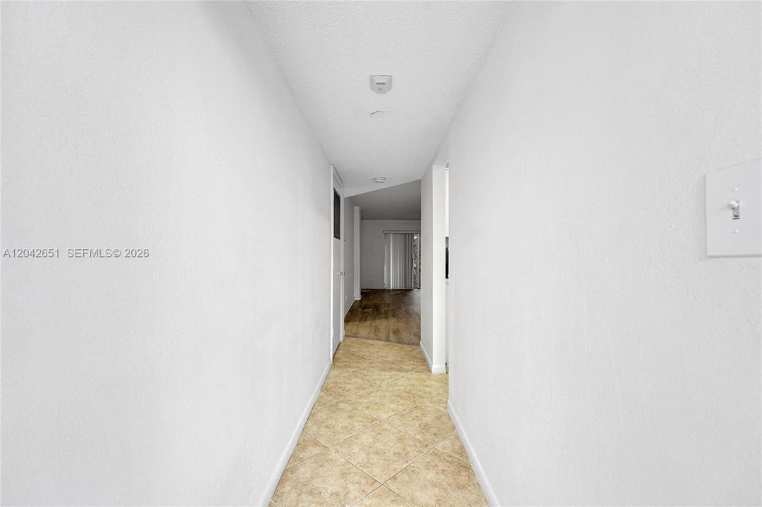 В аренду: $1,700 (2 спален, 2 ванн, 990 Квадратных фут)