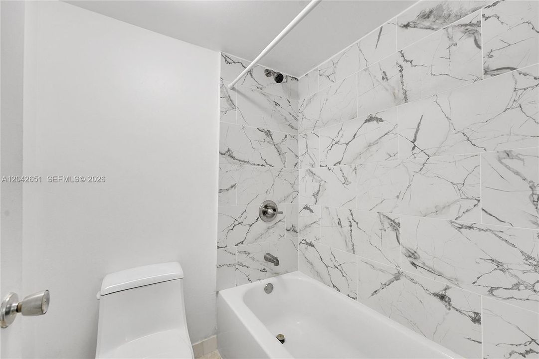 В аренду: $1,700 (2 спален, 2 ванн, 990 Квадратных фут)