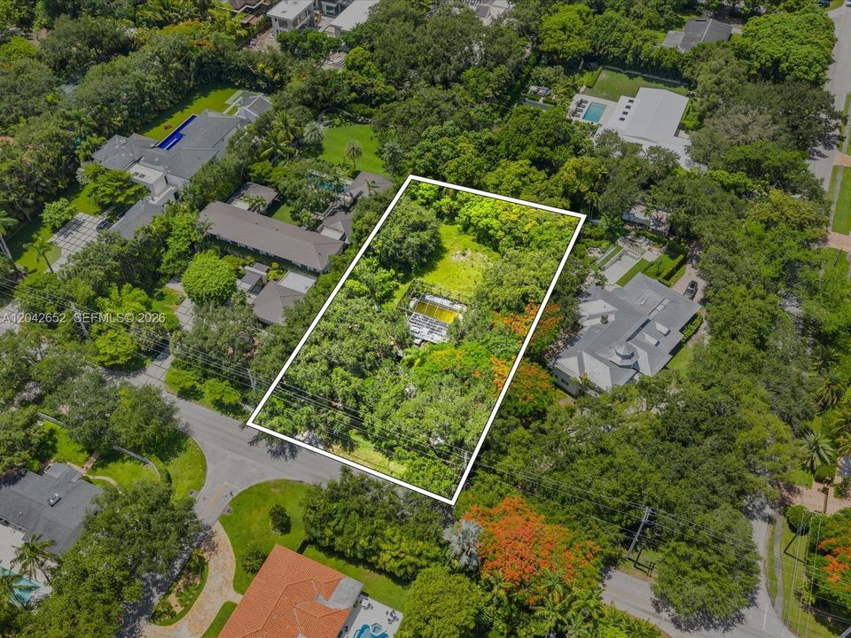На продажу: $5,300,000 (0.89 acres)