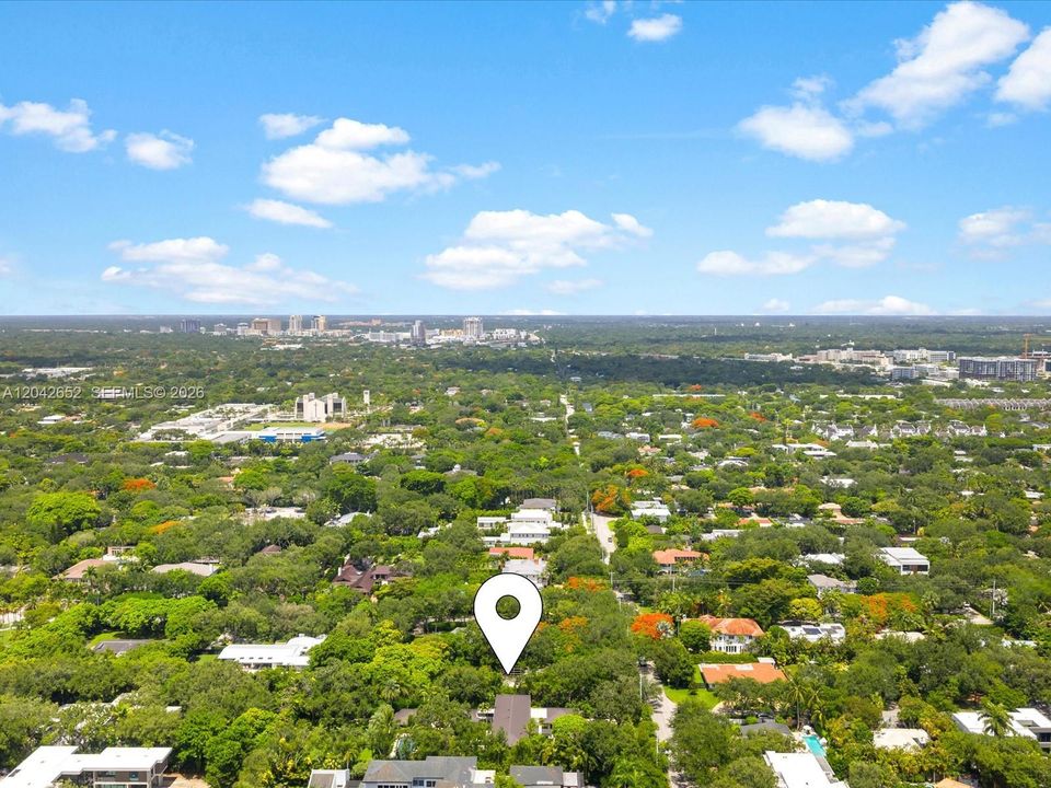 На продажу: $5,300,000 (0.89 acres)
