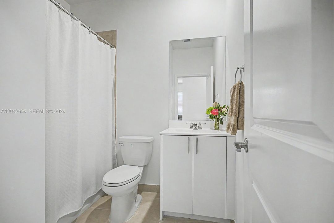 В аренду: $3,250 (3 спален, 2 ванн, 1812 Квадратных фут)