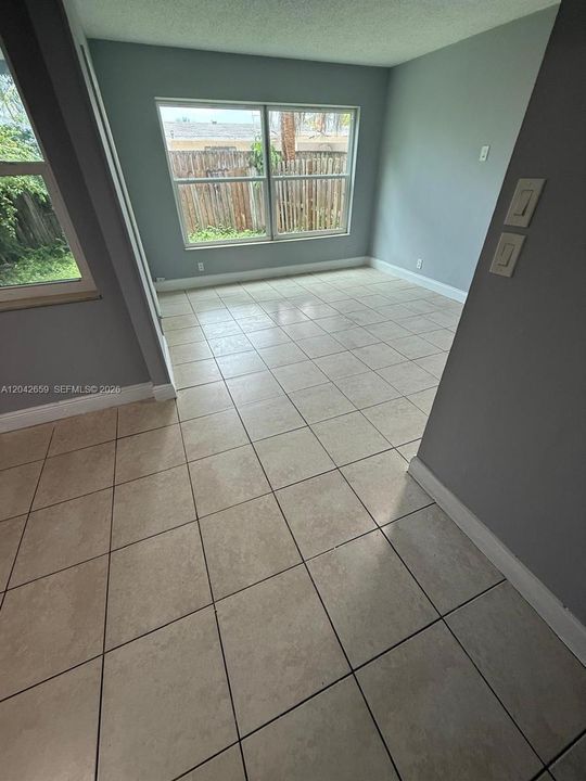 В аренду: $2,650 (3 спален, 2 ванн, 1706 Квадратных фут)