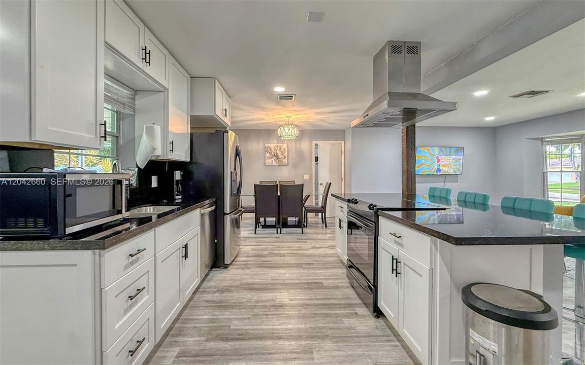 На продажу: $649,000 (4 спален, 2 ванн, 1629 Квадратных фут)
