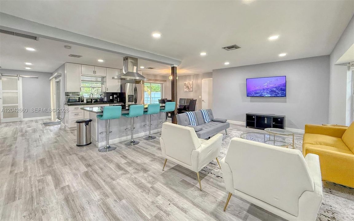 На продажу: $649,000 (4 спален, 2 ванн, 1629 Квадратных фут)