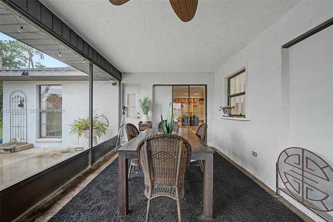 На продажу: $295,000 (3 спален, 2 ванн, 1718 Квадратных фут)
