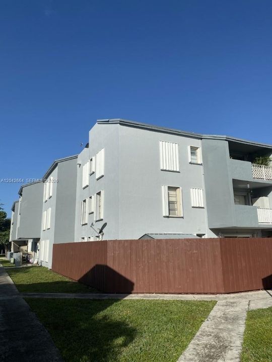 В аренду: $2,100 (2 спален, 2 ванн, 926 Квадратных фут)