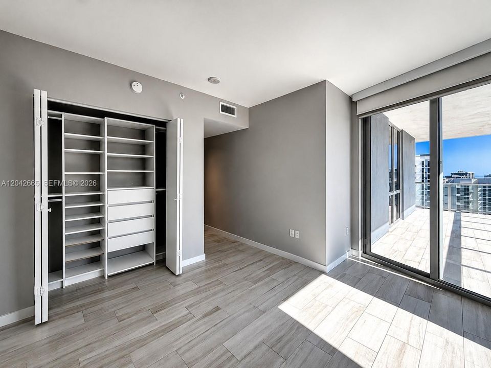 В аренду: $4,100 (2 спален, 2 ванн, 1116 Квадратных фут)