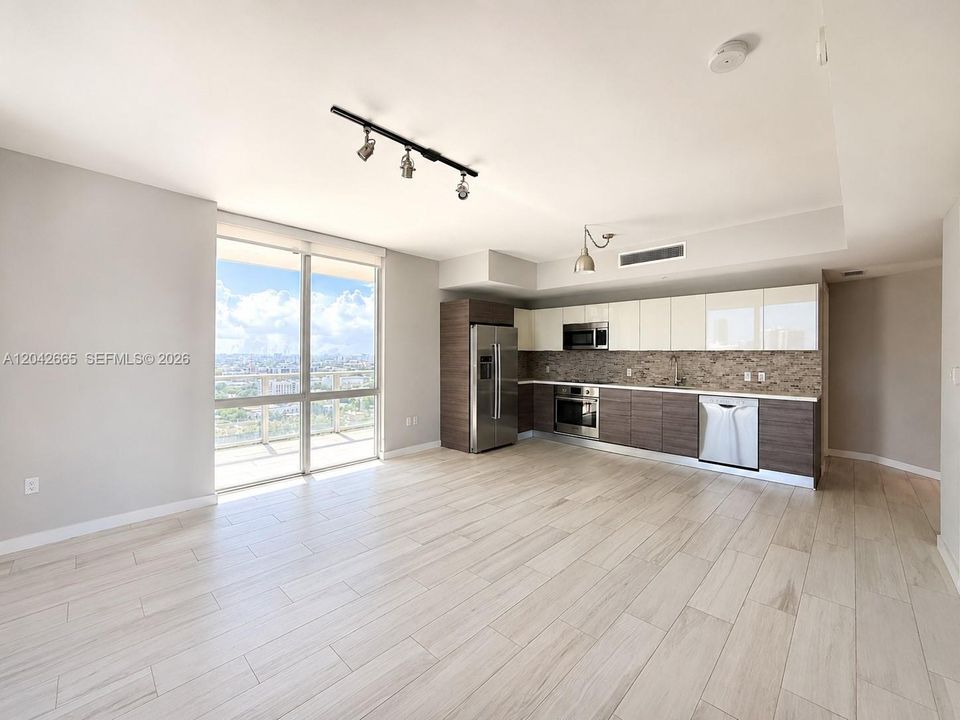 В аренду: $4,100 (2 спален, 2 ванн, 1116 Квадратных фут)
