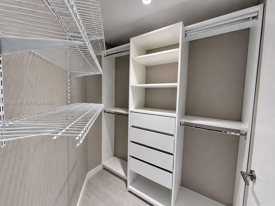 В аренду: $4,100 (2 спален, 2 ванн, 1116 Квадратных фут)