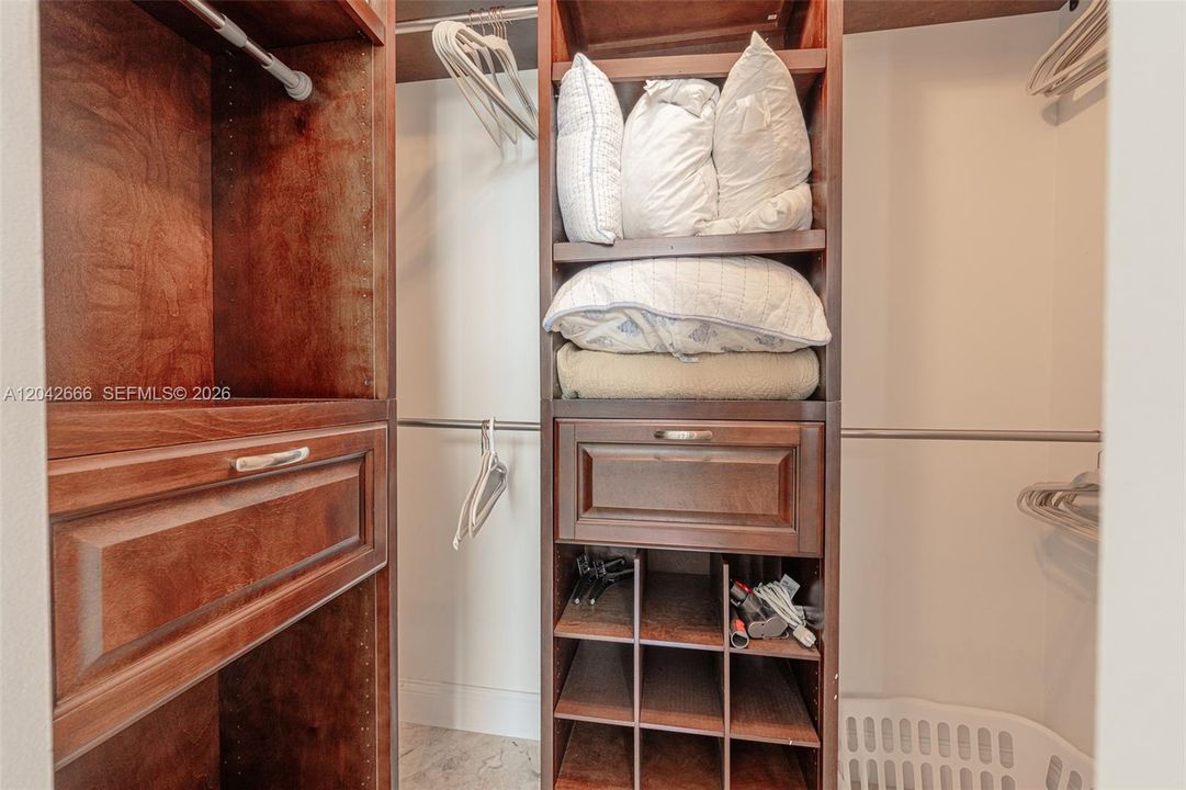 В аренду: $5,000 (2 спален, 2 ванн, 1169 Квадратных фут)
