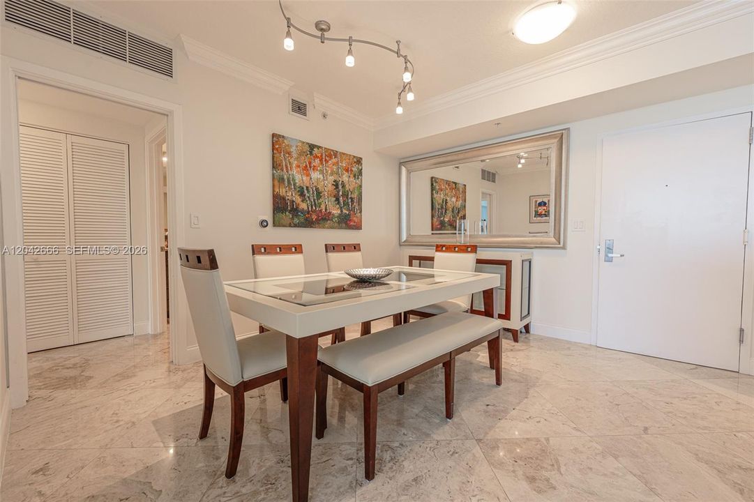В аренду: $5,000 (2 спален, 2 ванн, 1169 Квадратных фут)