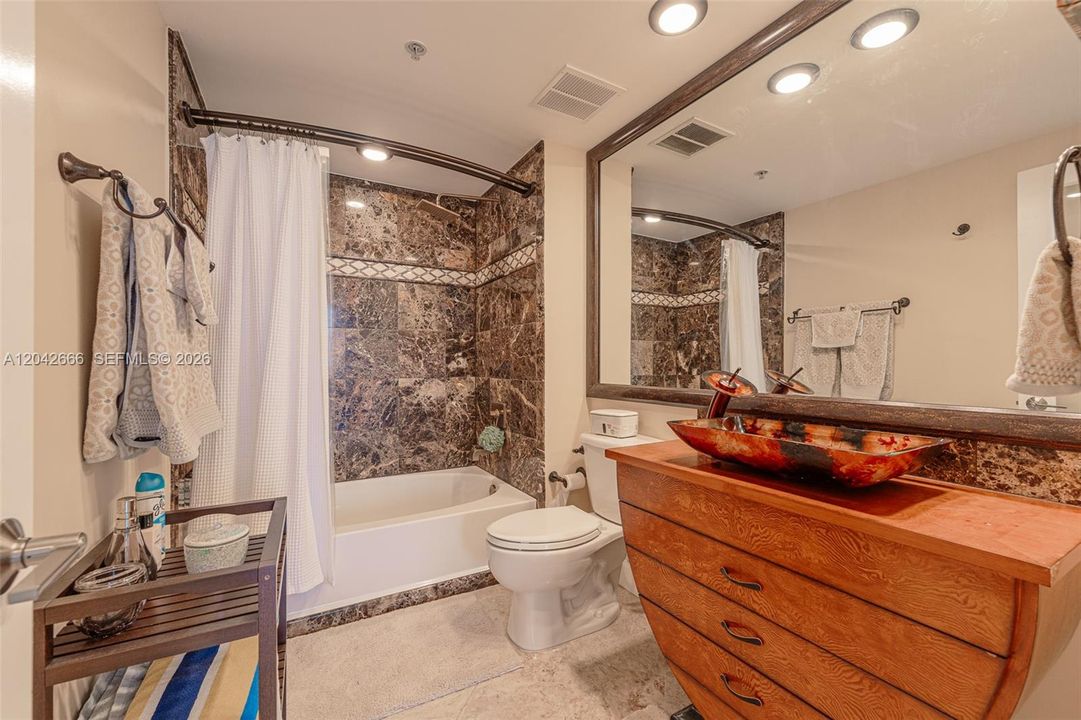 В аренду: $5,000 (2 спален, 2 ванн, 1169 Квадратных фут)