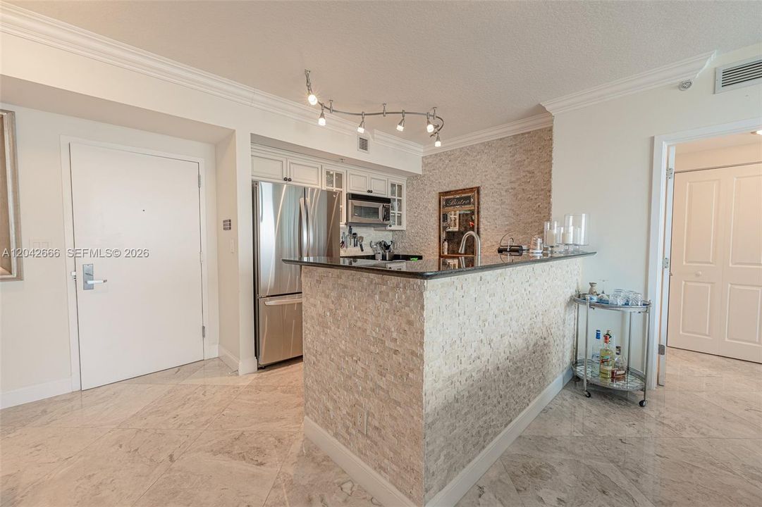 В аренду: $5,000 (2 спален, 2 ванн, 1169 Квадратных фут)