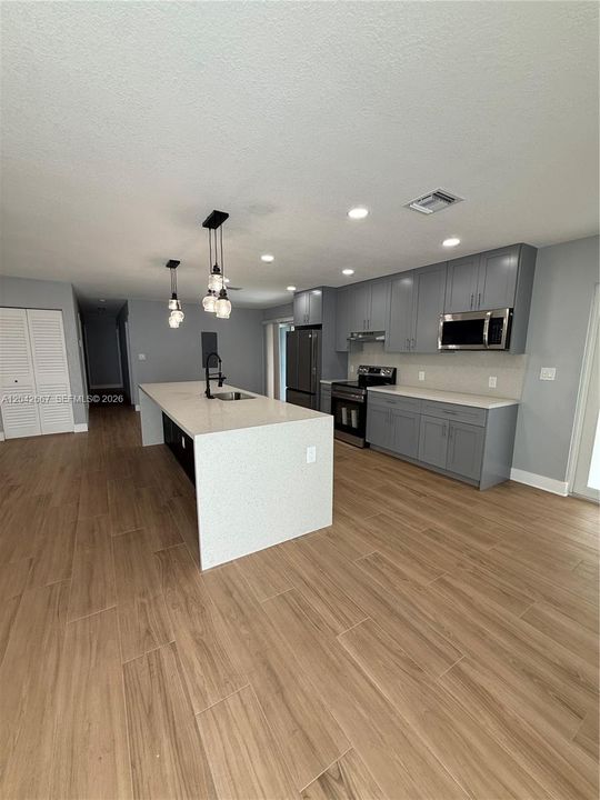 В аренду: $3,600 (3 спален, 2 ванн, 1720 Квадратных фут)