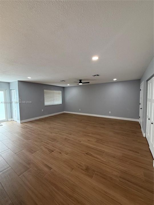 В аренду: $3,600 (3 спален, 2 ванн, 1720 Квадратных фут)