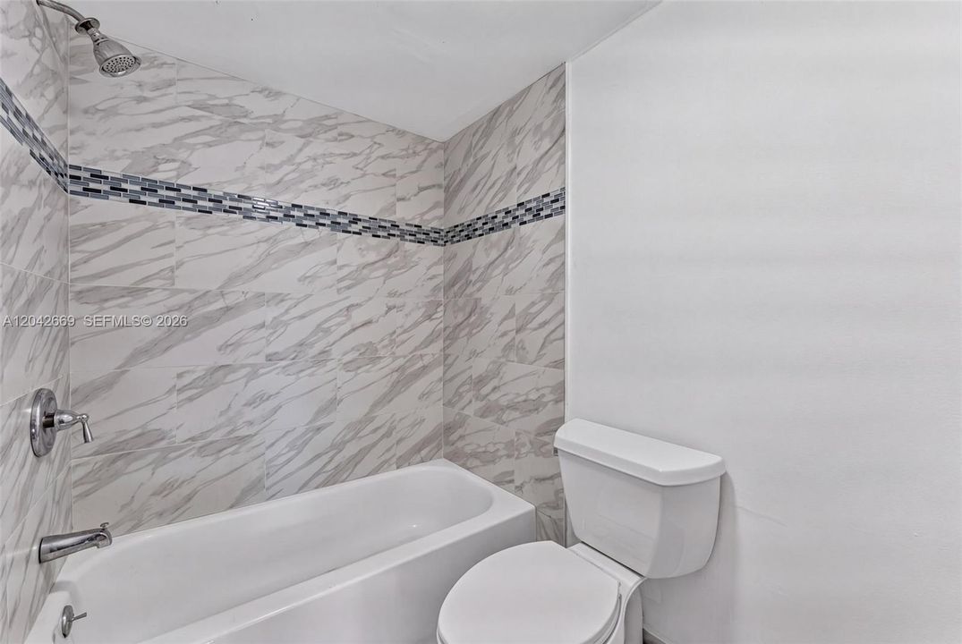 На продажу: $124,800 (1 спален, 1 ванн, 808 Квадратных фут)