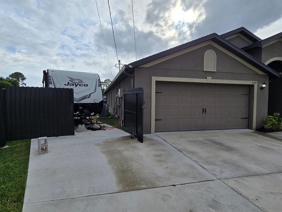 008-exterior