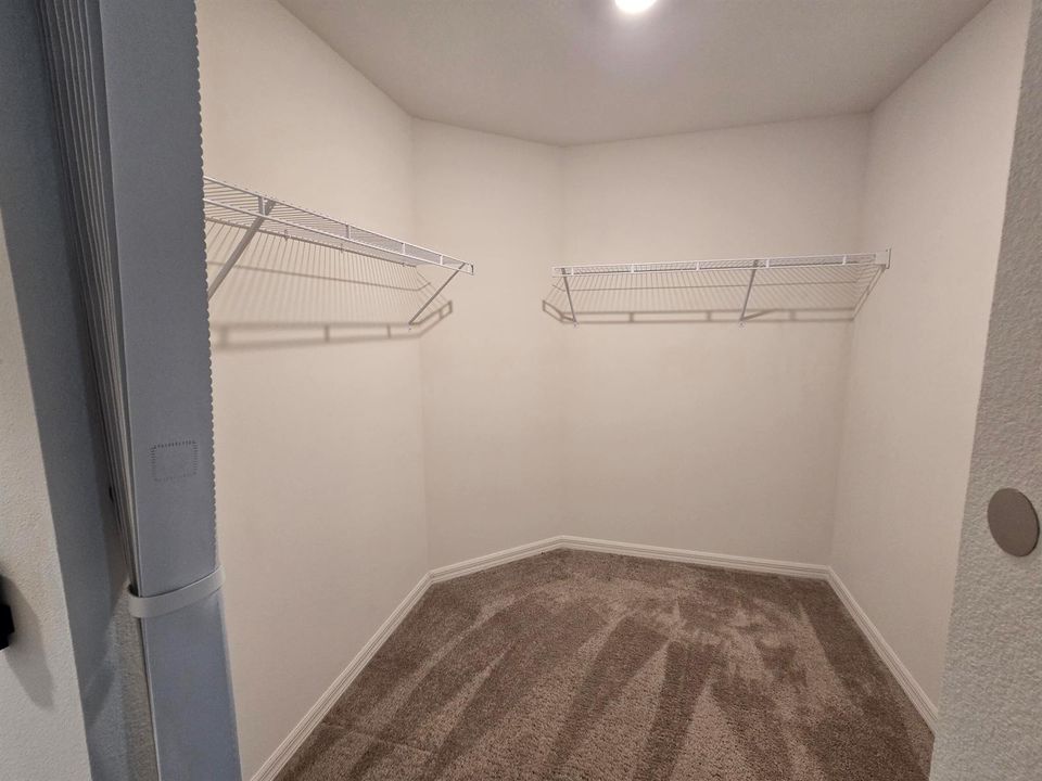 044-primarycloset