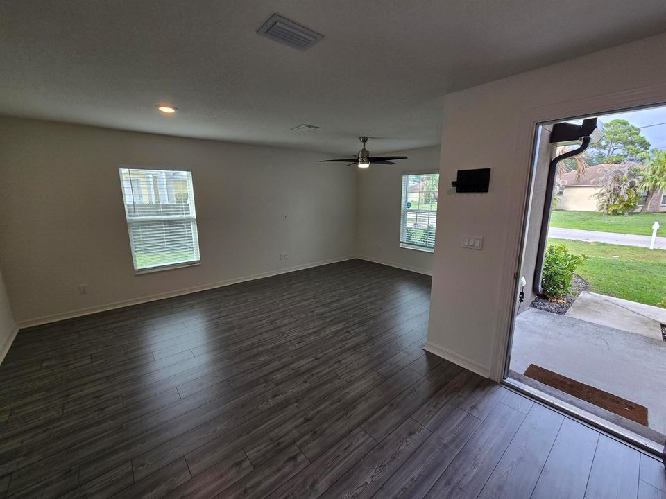 013-entryway