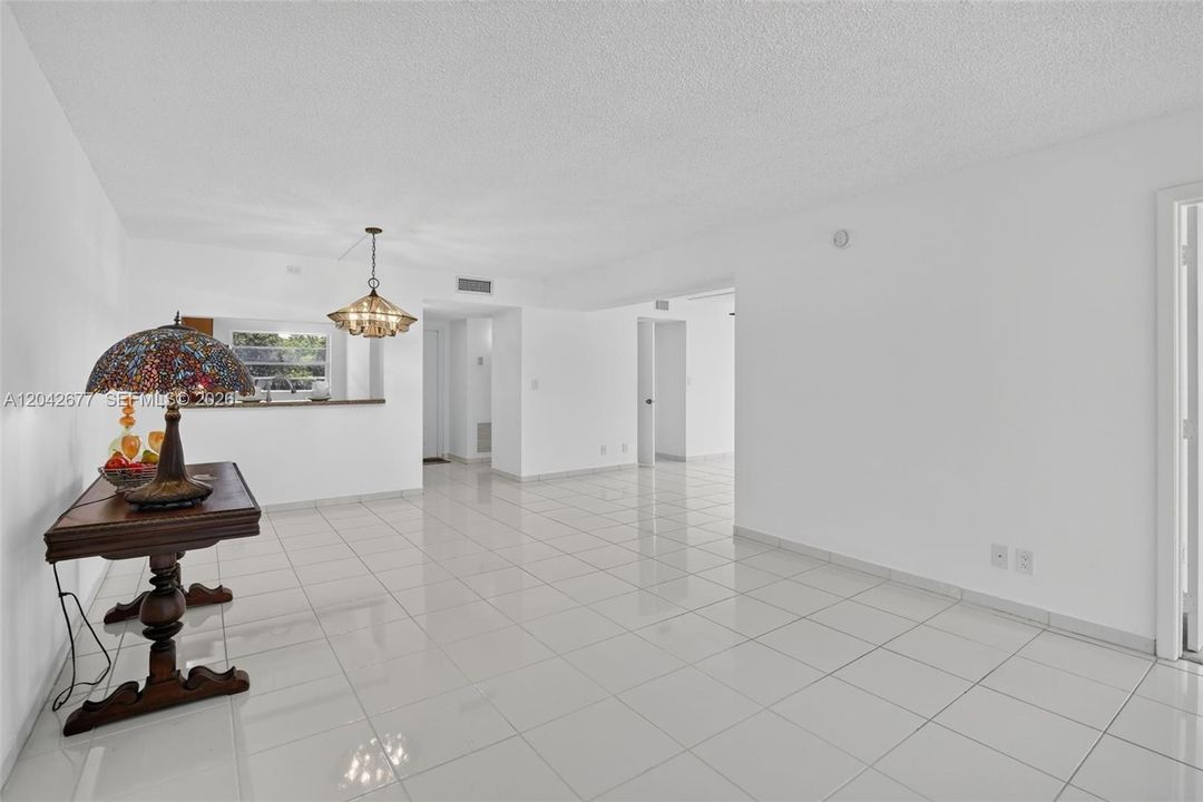 For Sale: $255,000 (3 beds, 2 baths, 1124 Square Feet)