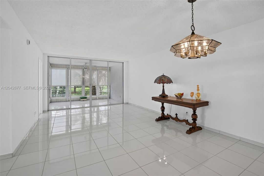 For Sale: $255,000 (3 beds, 2 baths, 1124 Square Feet)