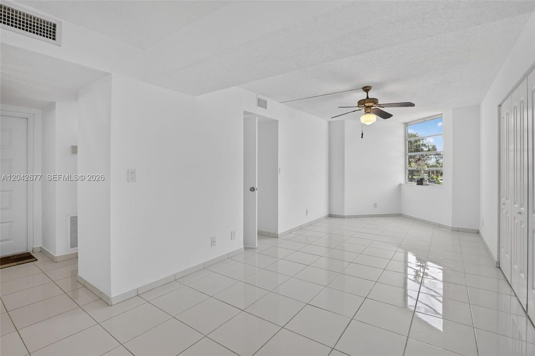 For Sale: $255,000 (3 beds, 2 baths, 1124 Square Feet)