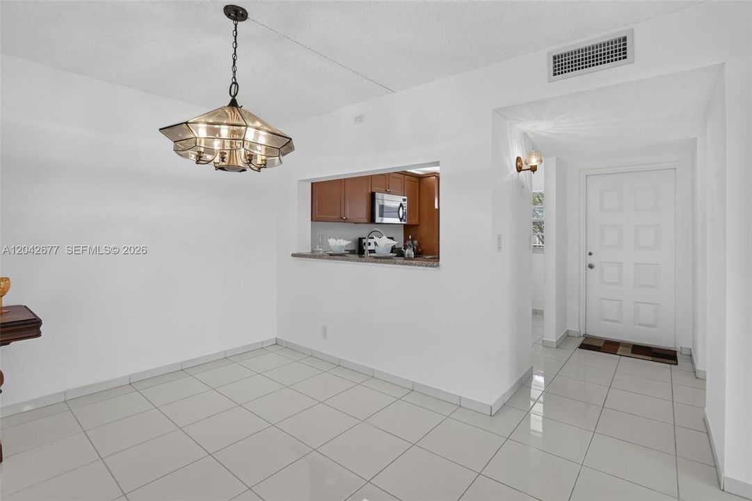 For Sale: $255,000 (3 beds, 2 baths, 1124 Square Feet)
